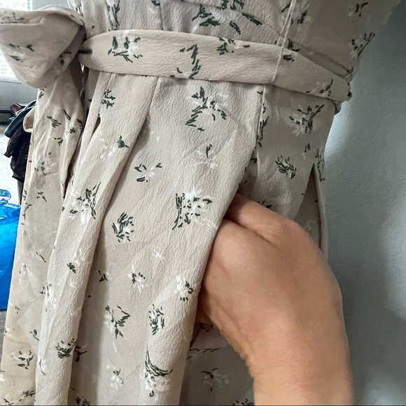 Oak + Fort shirt sleeve floral puff shoulder midi dress in beige - Picture 7 of 10